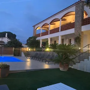 Villa Ty, Pals